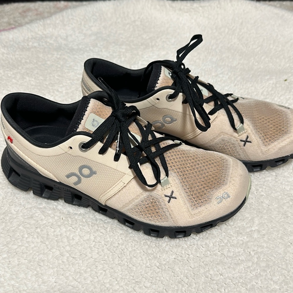 On Cloud woman’s size 7. Cloud X, soft pink/navy/mint